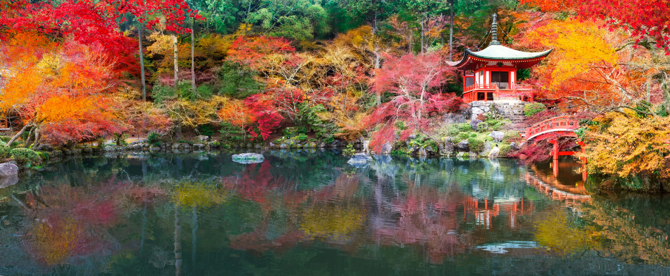Die Gestaltung japanischer Gärten ist auf ästhetischen Genuss ausgerichtet und sie sind so angelegt, dass sie sich je nach Jahreszeit verschieden inszenieren.